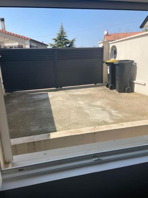 Charmant Appartement Avec Parking Privee Buxerolles Экстерьер фото